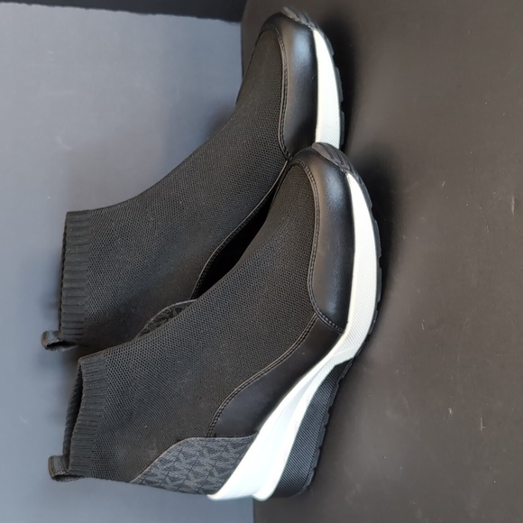 Michael Kors skyler Stretch Knit Sock Sneaker black/White,Size 9.5. - Picture 3 of 10